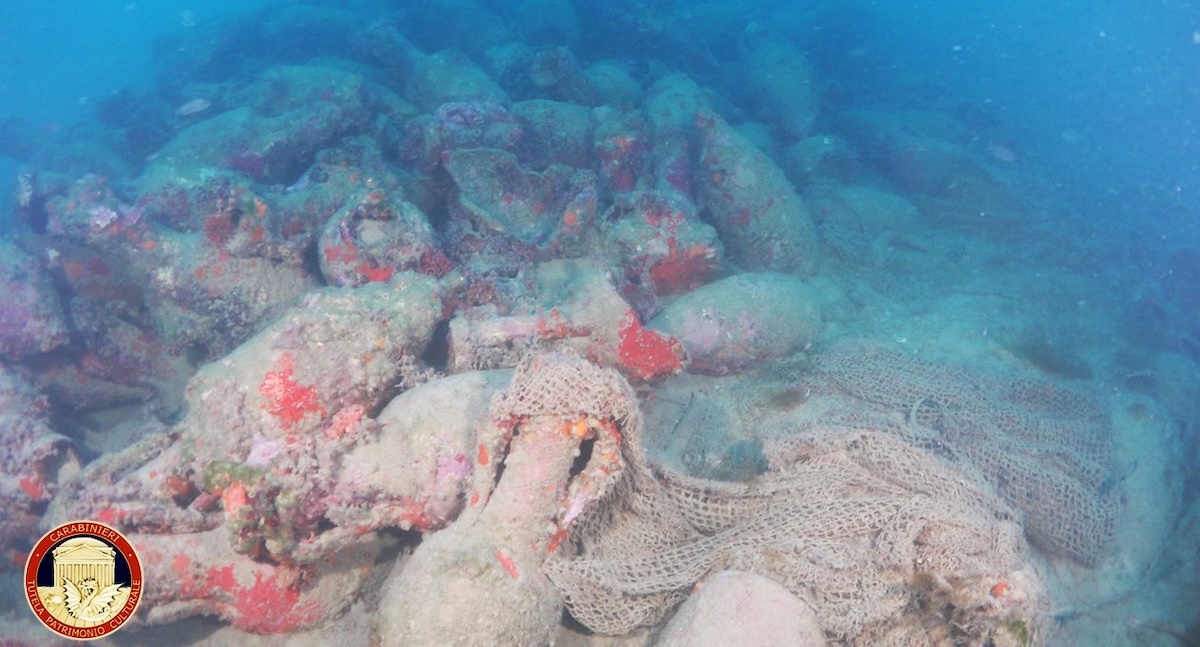 Leggi l'articolo: Il ritrovamento di un relitto romano con moltissime anfore vicino a Mazara del Vallo