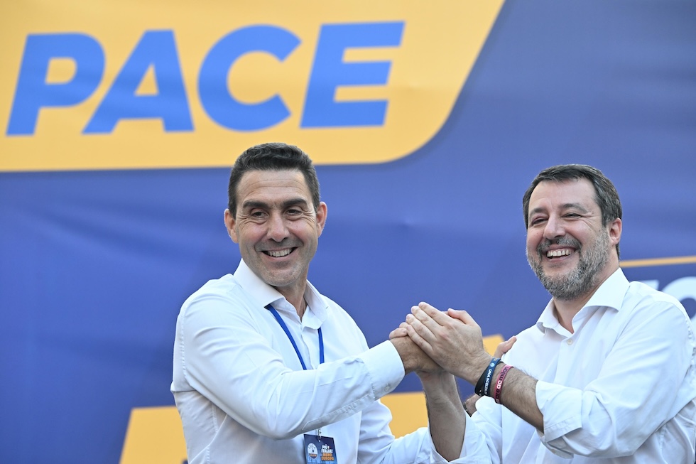 Roberto Vannacci e Matteo Salvini nel 2024 durante una manifestazione della Lega