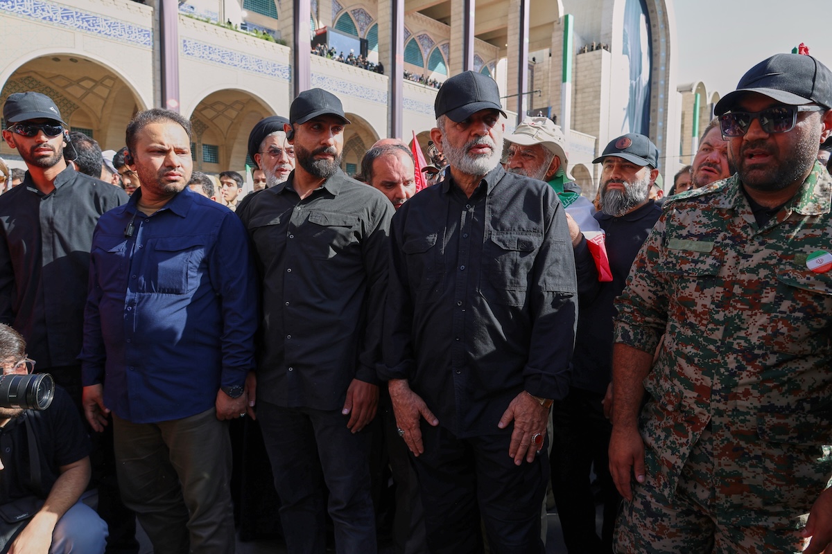 Ahmad Vahidi, secondo da destra, durante i funerali di Ali Khamenei, a Teheran il 5 luglio