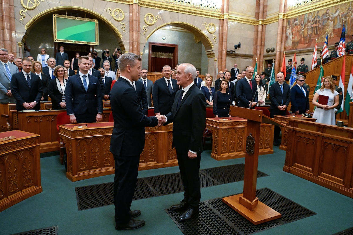 L’Ungheria ha eletto un nuovo presidente dopo la rimozione del precedente, alleato di Orbán