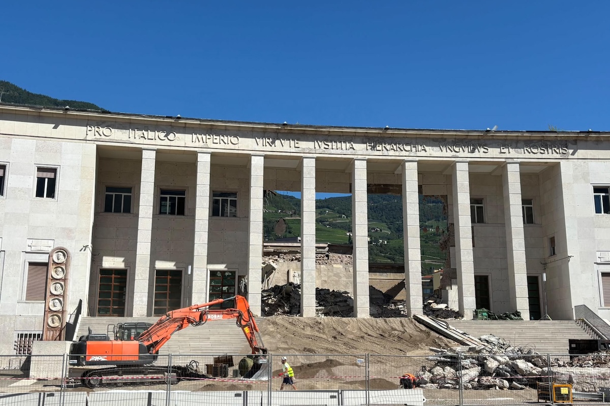Ci sono cinque persone indagate per il crollo di parte del tribunale di Bolzano a metà luglio