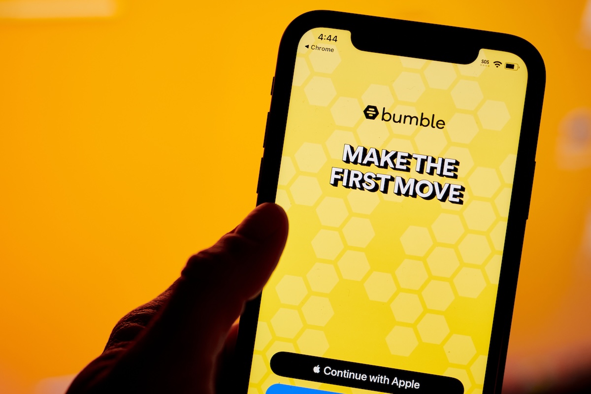Sull’app di incontri Bumble ora possono scrivere per primi anche gli uomini in caso di match: finora era permesso soltanto alle donne