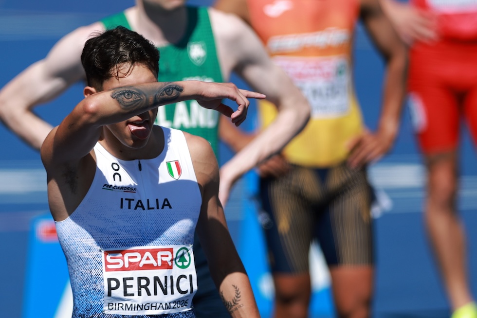 L'atleta italiano Francesco Pernici prima dell'inizio della semifinale degli 800 metri agli Europei di atletica (AP Photo/Morgan Harlow)