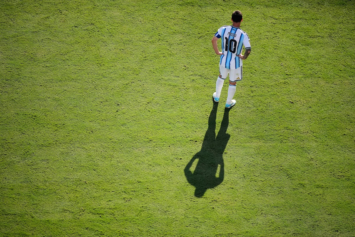 Lionel Messi sta pensando al ritiro dal calcio in seguito alla morte del padre