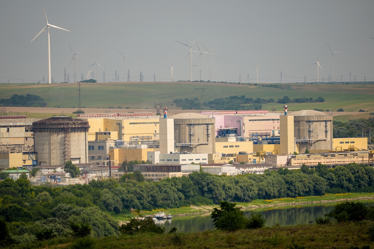 La Romania sta spegnendo l’unico reattore nucleare ancora attivo nel paese a causa della secca nel Danubio