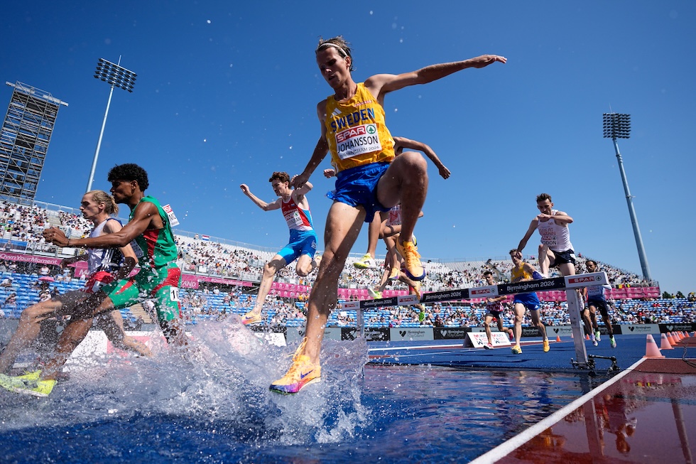 Lo svedese Vidar Johansson durante una batteria dei 3.000 metri siepi agli Europei di atletica leggera (AP Photo/Matthias Schrader)