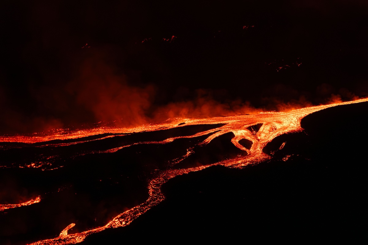 All’aeroporto di Catania la sospensione degli arrivi per l’eruzione dell’Etna è stata prolungata fino alle 8 di venerdì