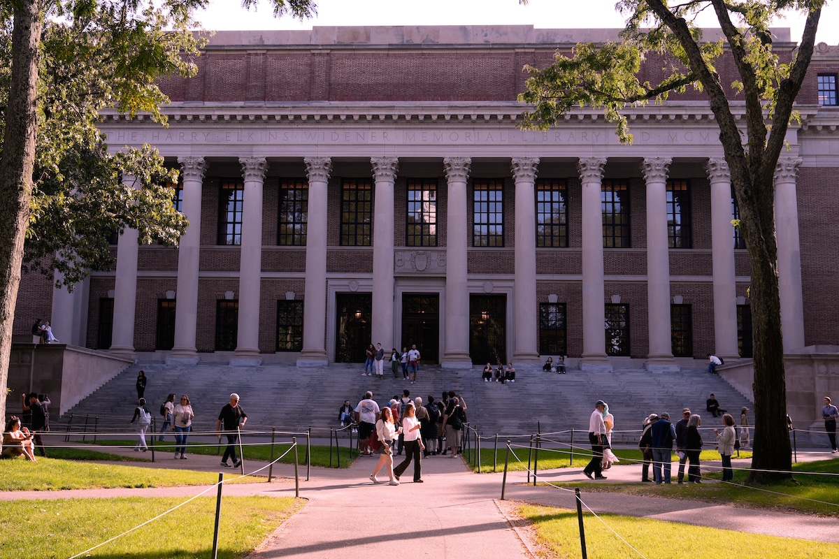 Negli Stati Uniti un giudice ha respinto la causa in cui l’amministrazione Trump accusava di antisemitismo l’Università di Harvard