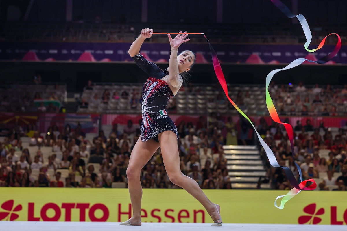 Sofia Raffaeli ha vinto il bronzo ai Mondiali di ginnastica ritmica e si è qualificata per le Olimpiadi