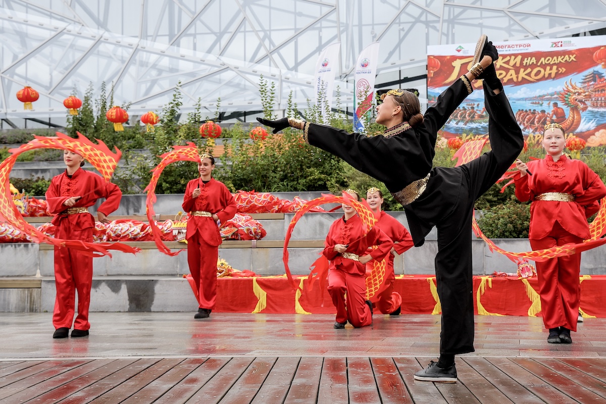 Ballerine durante uno spettacolo di danza tradizionale cinese (Yegor Aleyev/TASS Host Photo Agency via ZUMA Press, ANSA)