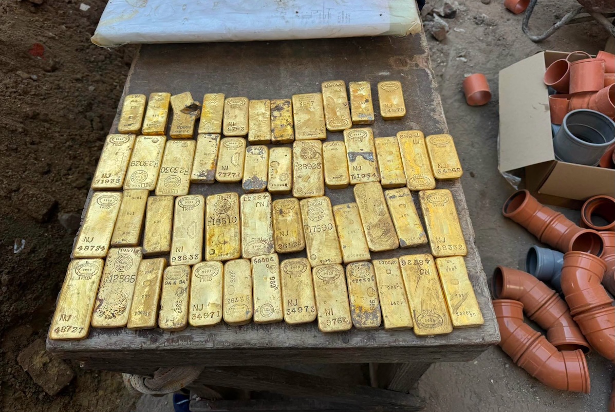 In Belgio un gruppo di operai che stava facendo degli scavi in una casa ha trovato lingotti e monete d’oro per un valore di 9 milioni...