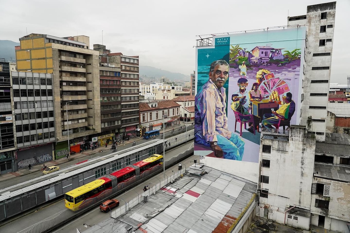 Un murale dedicato allo scrittore colombiano Gabriel Garcia Marquez, a Bogota (foto condivisa dal Comune di Bogota su Instagram)