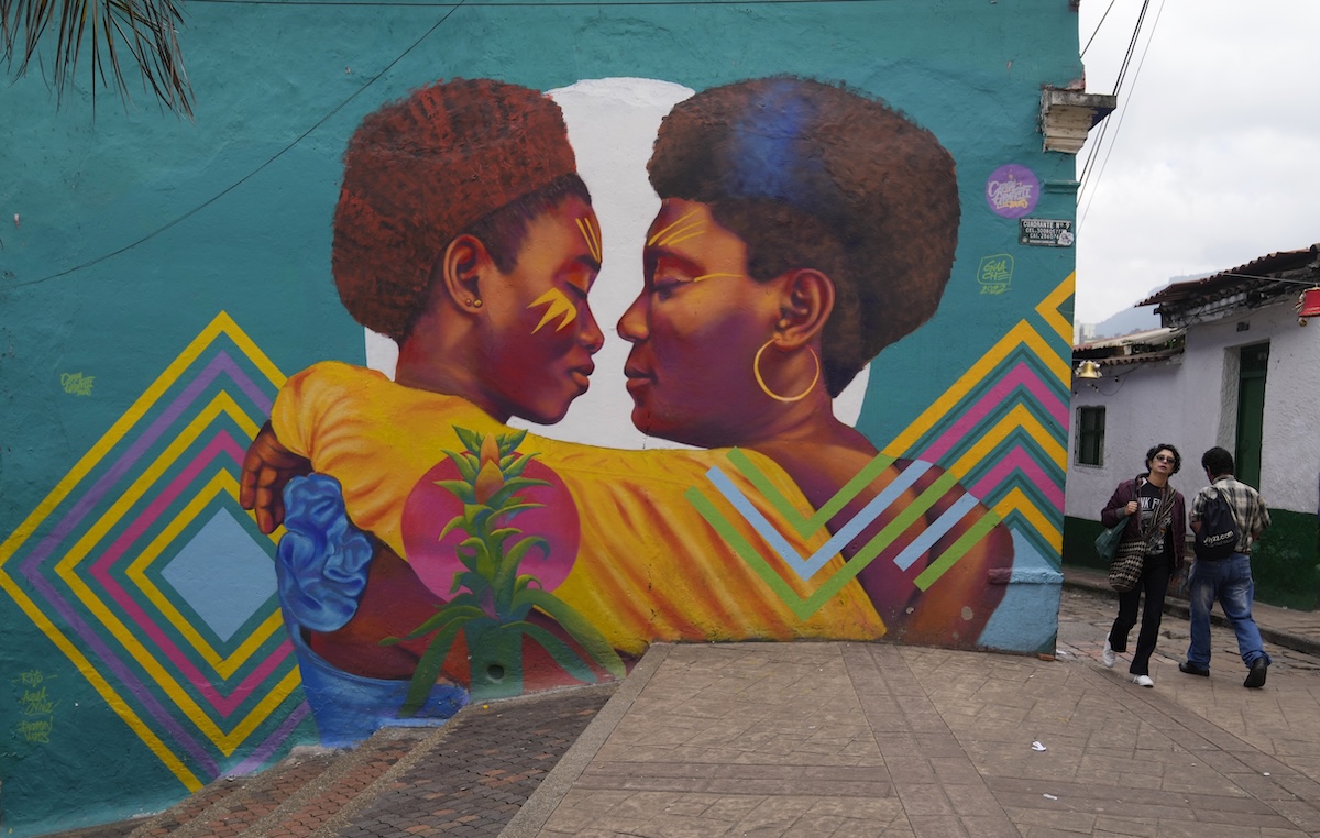 Un murale nel quartiere della Candelaria, nel gennaio del 2023 (AP/Fernando Vergara)
