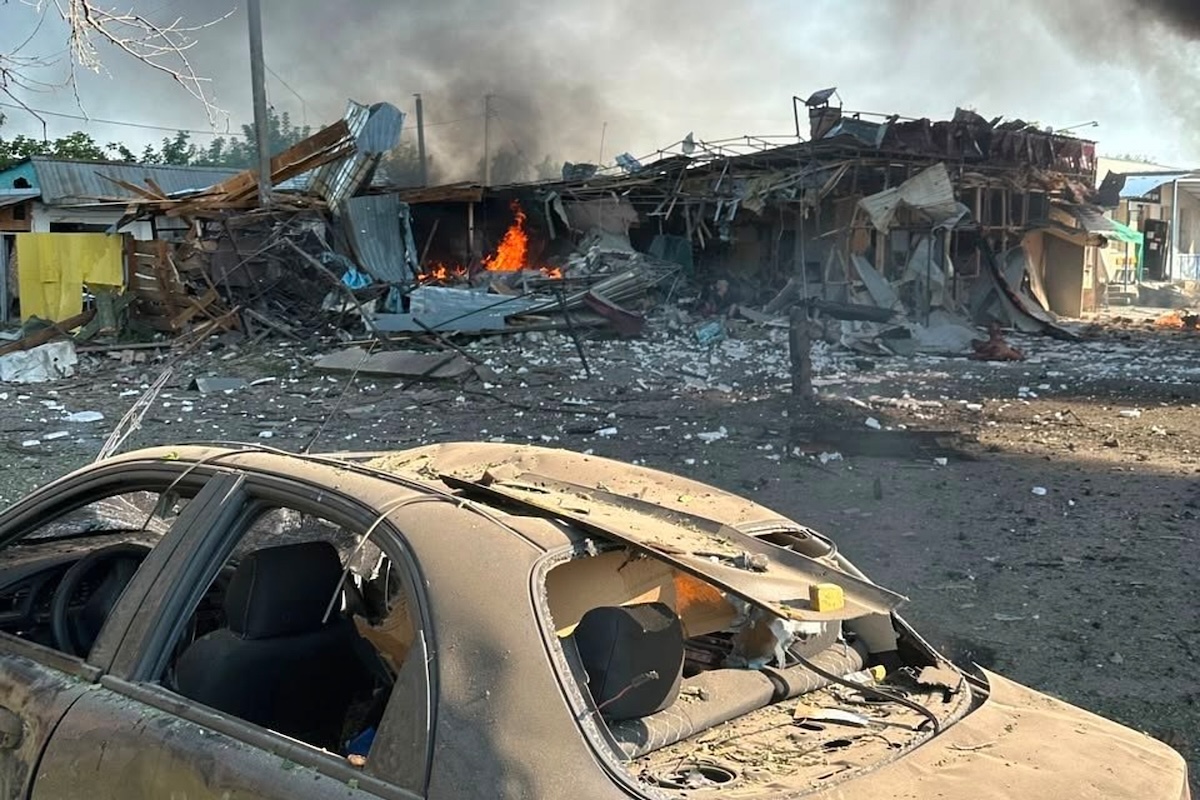 Un attacco missilistico russo ha ucciso 10 persone nella regione di Kharkiv, in Ucraina
