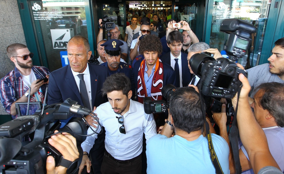 Per certi calciatori il campionato inizia in aeroporto