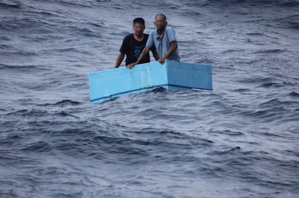 Leggi l'articolo: I soccorsi di due pescatori rimasti a galla cinque giorni su un cassone nell’oceano Pacifico
