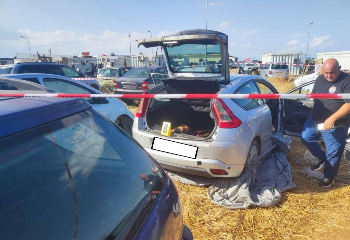 In provincia di Foggia un bracciante scomparso il 4 agosto è stato trovato morto all’interno del bagagliaio della sua auto