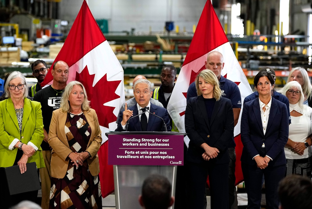 Il Canada ha annunciato dazi fino al 50 per cento su alcuni beni statunitensi, in risposta a quelli imposti da Trump