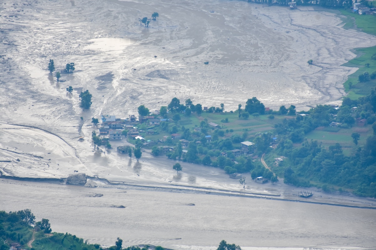 C’è stata un’enorme esondazione fra Nepal e Tibet