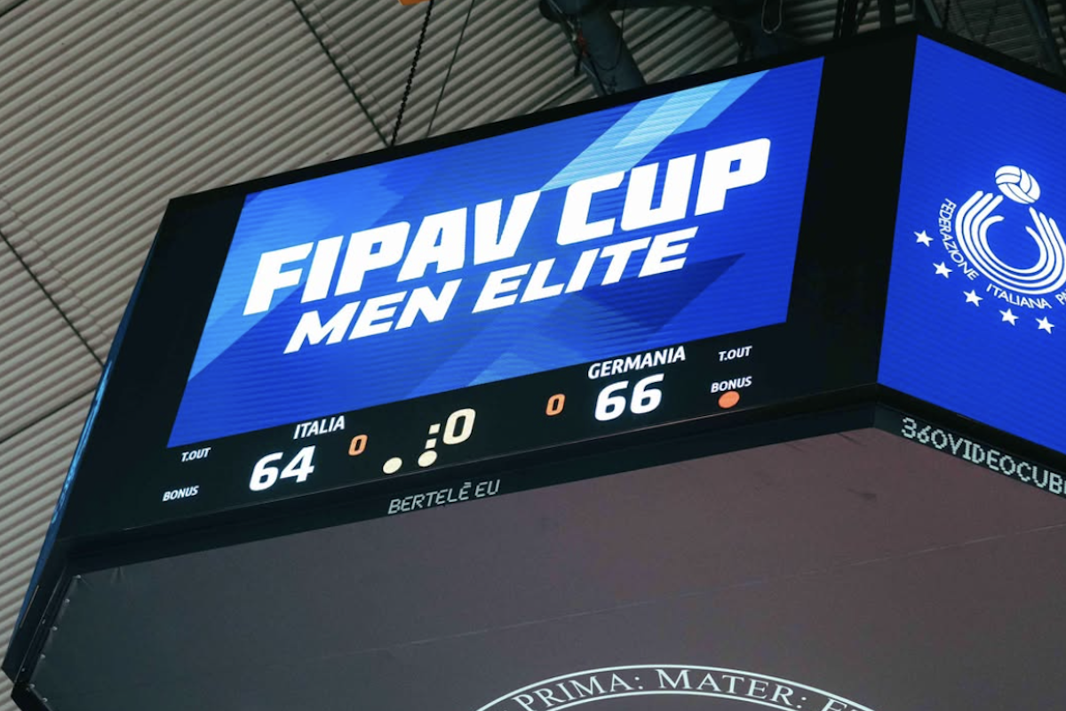 Leggi l'articolo: Un set di una partita amichevole di pallavolo tra Italia e Germania è finito 64-66