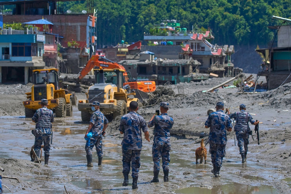 Tre italiani sono irreperibili a causa dell’enorme esondazione fra Nepal e Tibet