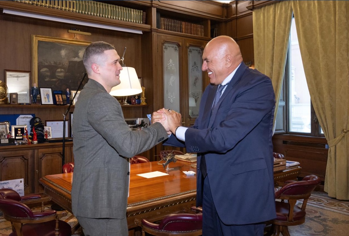 Mykhailo Fedorov, l’ex ministro della Difesa ucraino rimosso da Zelensky, sarà consulente per l’innovazione del ministro Crosetto