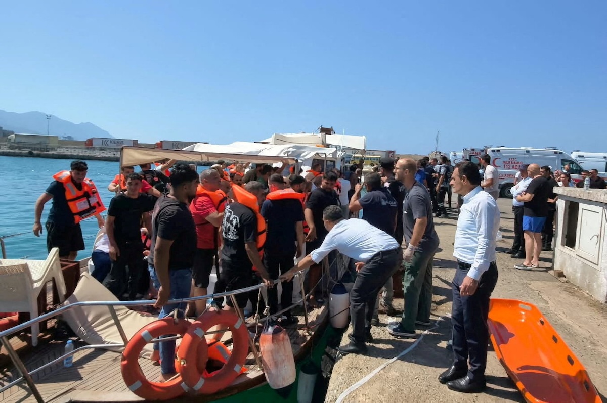 È affondato un traghetto con oltre 260 persone al largo di Cipro Nord