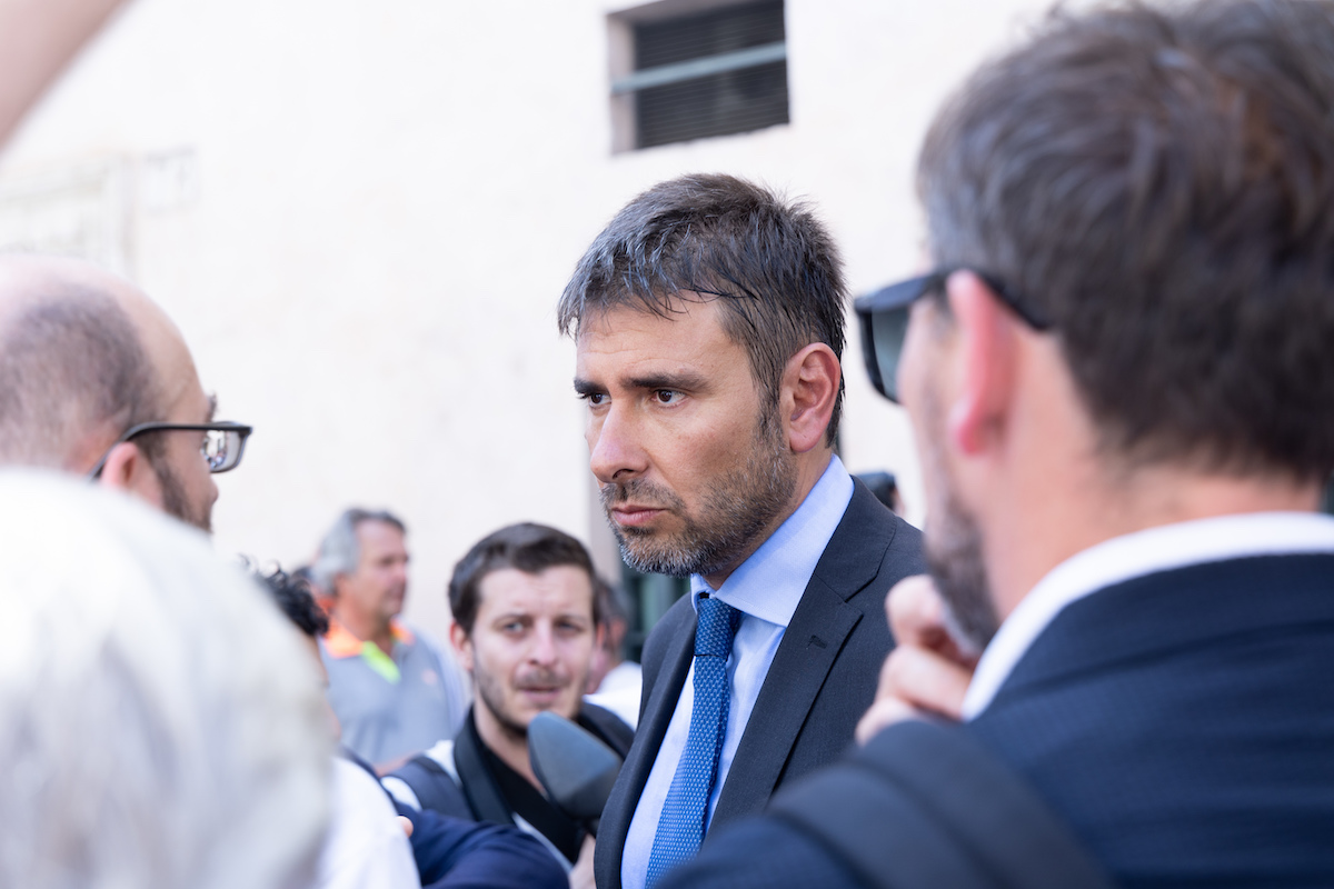 Alessandro Di Battista non può essere traportato in Italia a breve, dice Adnkronos