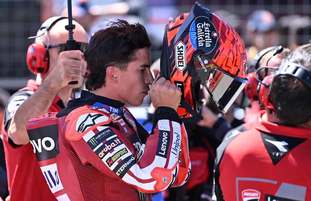 Marc Márquez vince anche «con un braccio e mezzo»