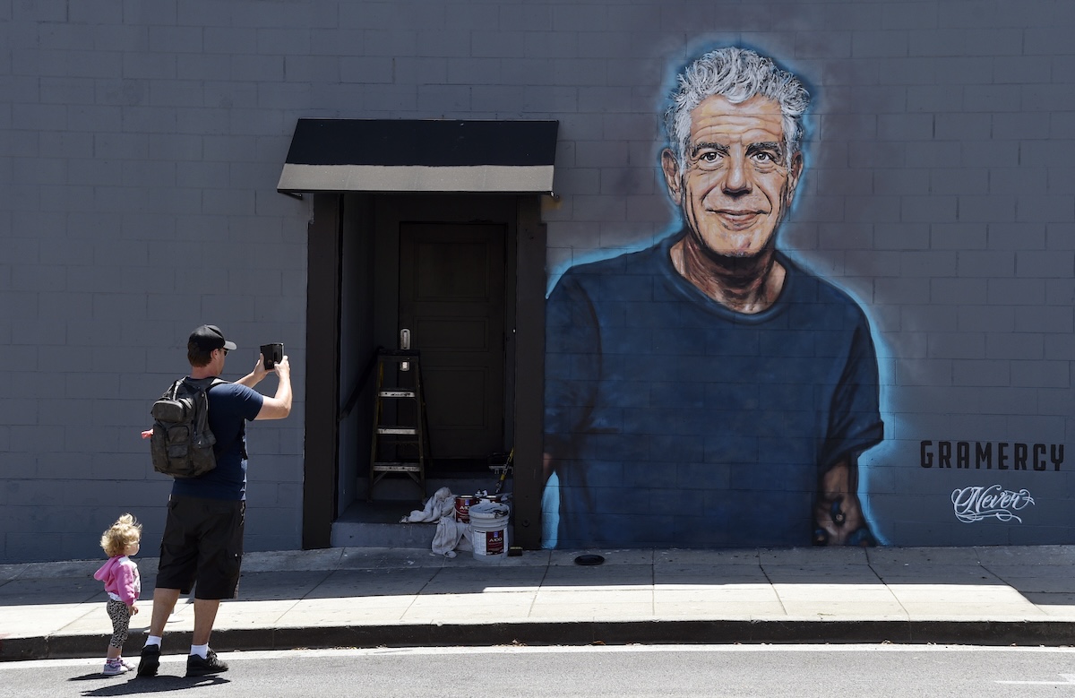 Un murale dedicato ad Anthony Bourdain