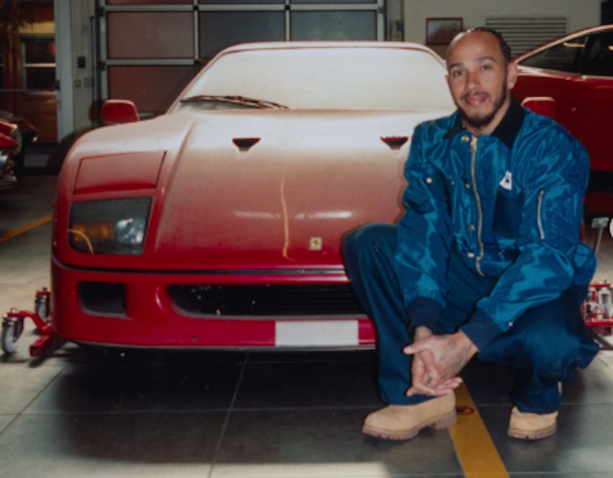 Leggi l'articolo: La Ferrari F40 comprata da Lewis Hamilton dopo che era rimasta per oltre trent’anni in un garage