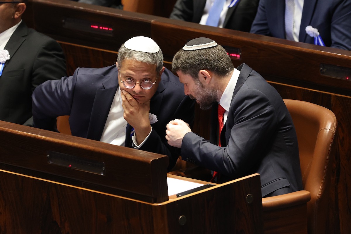 Itamar Ben Gvir, a sinistra, e Bezalel Smotrich, a destra, novembre 2022 (Abir Sultan/Pool Photo via AP)