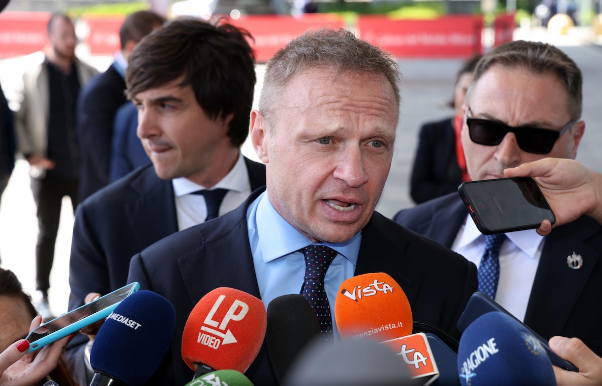 L’ex portavoce del ministro dell’Agricoltura Lollobrigida, dimessosi nel 2024 per le sue chat antisemite e neofasciste, ha ...