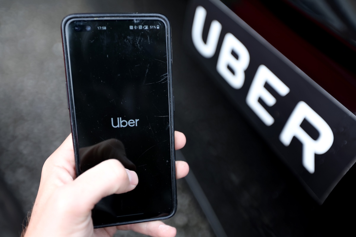 Uber eliminerà 3.300 posti di lavoro e ridurrà i dirigenti