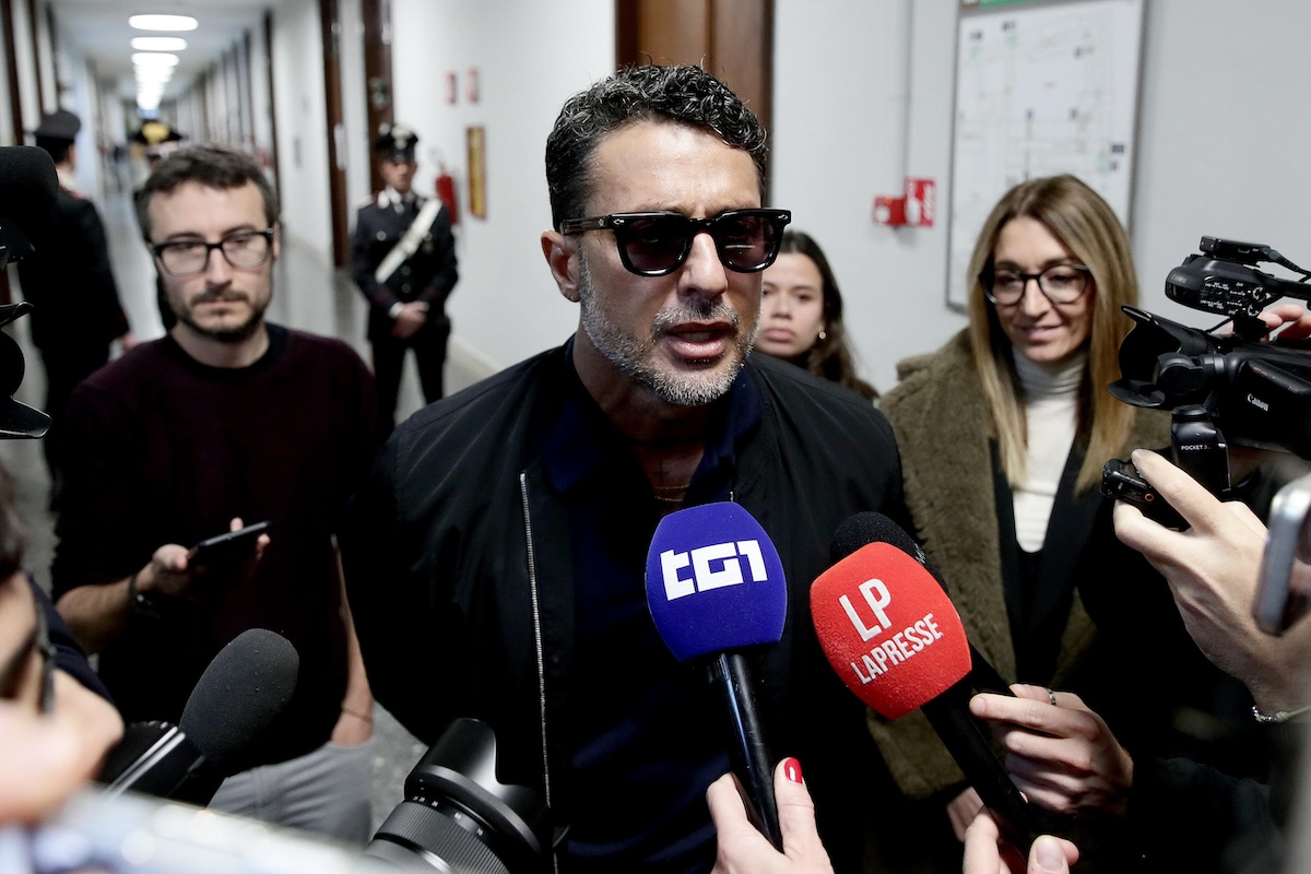 Il Garante della privacy ha multato Fabrizio Corona per aver diffuso gli audio privati dell’attore Raoul Bova
