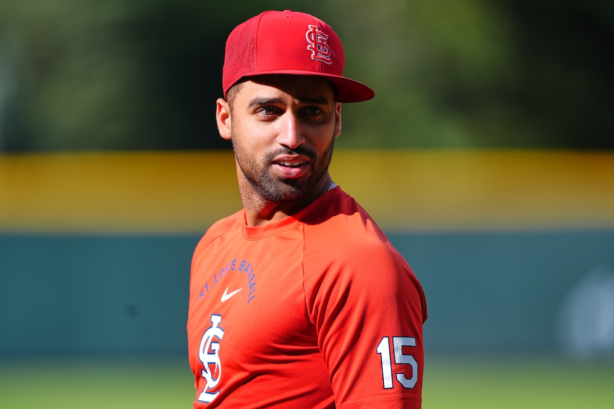 Leggi l'articolo: I berretti storti dei giocatori di baseball dei St. Louis Cardinals, per solidarietà a un compagno di squadra