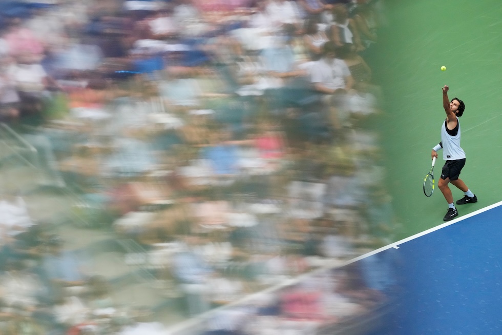 Il tennista Carlos Alcaraz durante la partita contro Tommy Paul al torneo degli US Open (AP Photo/Yuki Iwamura)