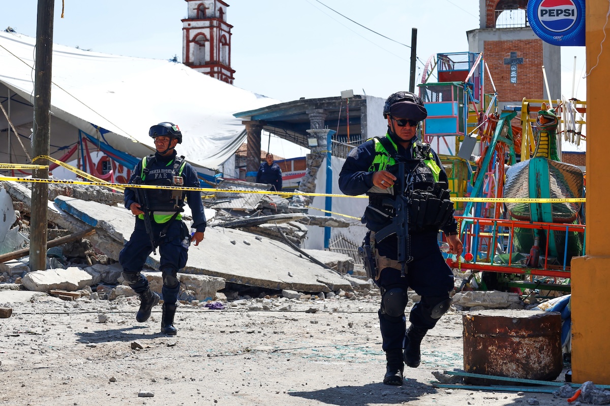 in messico almeno 10 persone sono morte per l8217esplosione di alcuni fuochi d8217artificio durante una festa di paese da Ilpost.it in messico almeno 10 persone sono morte per l8217esplosione di alcuni fuochi d8217artificio durante una festa di paese