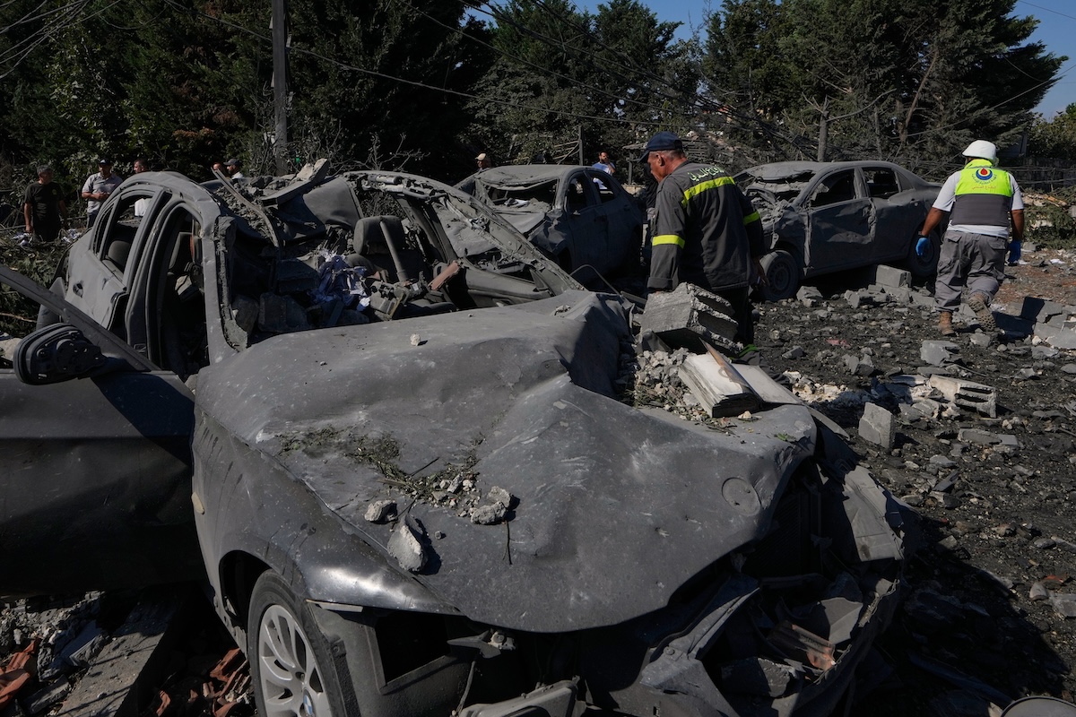 Almeno 12 persone sono state uccise in un bombardamento israeliano nel sud del Libano