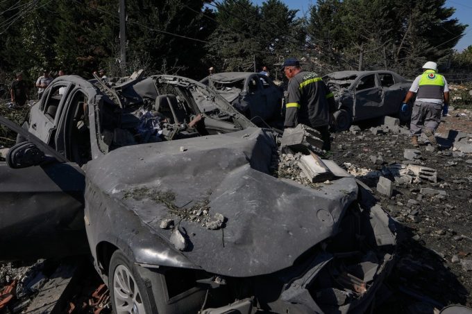 Almeno 12 persone sono state uccise in un bombardamento israeliano nel sud del Libano