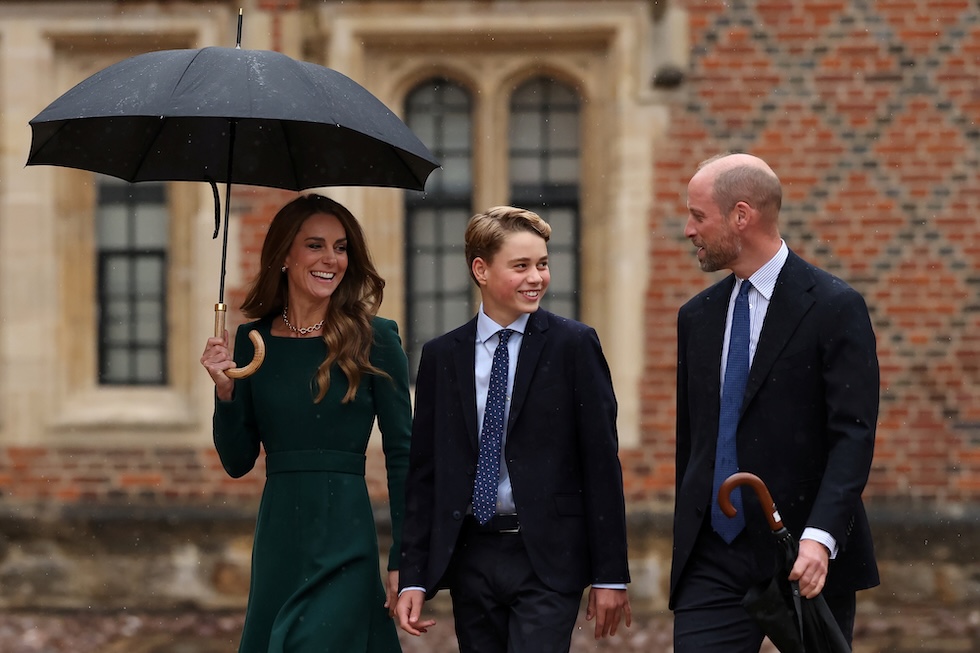Il principe William e la principessa Kate Middleton accompagnano il figlio George al suo primo giorno all’Eton College  (Adrian Dennis/Pool Photo via AP)
