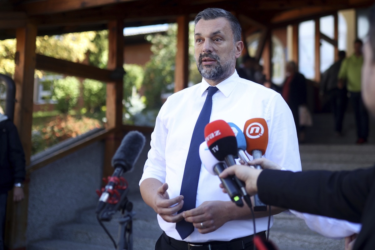 Il ministero degli Esteri bosniaco ritirerà il personale dall’ambasciata in Serbia a causa dei funerali di stato di Ratko Mladić