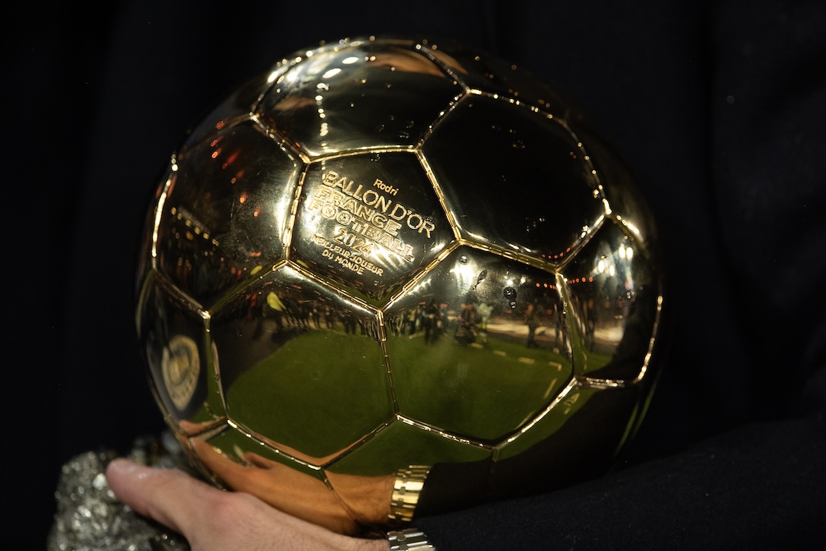 Le candidate e i candidati per il Pallone d’Oro 2026: non ci sono italiani e c’è solo un calciatore di Serie A