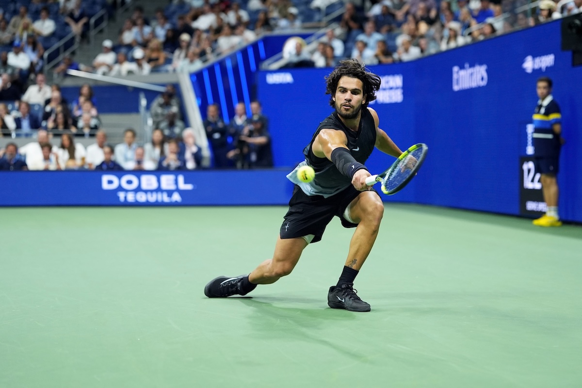 Il tennista spagnolo Carlos Alcaraz è stato eliminato dagli US Open, ai quarti di finale