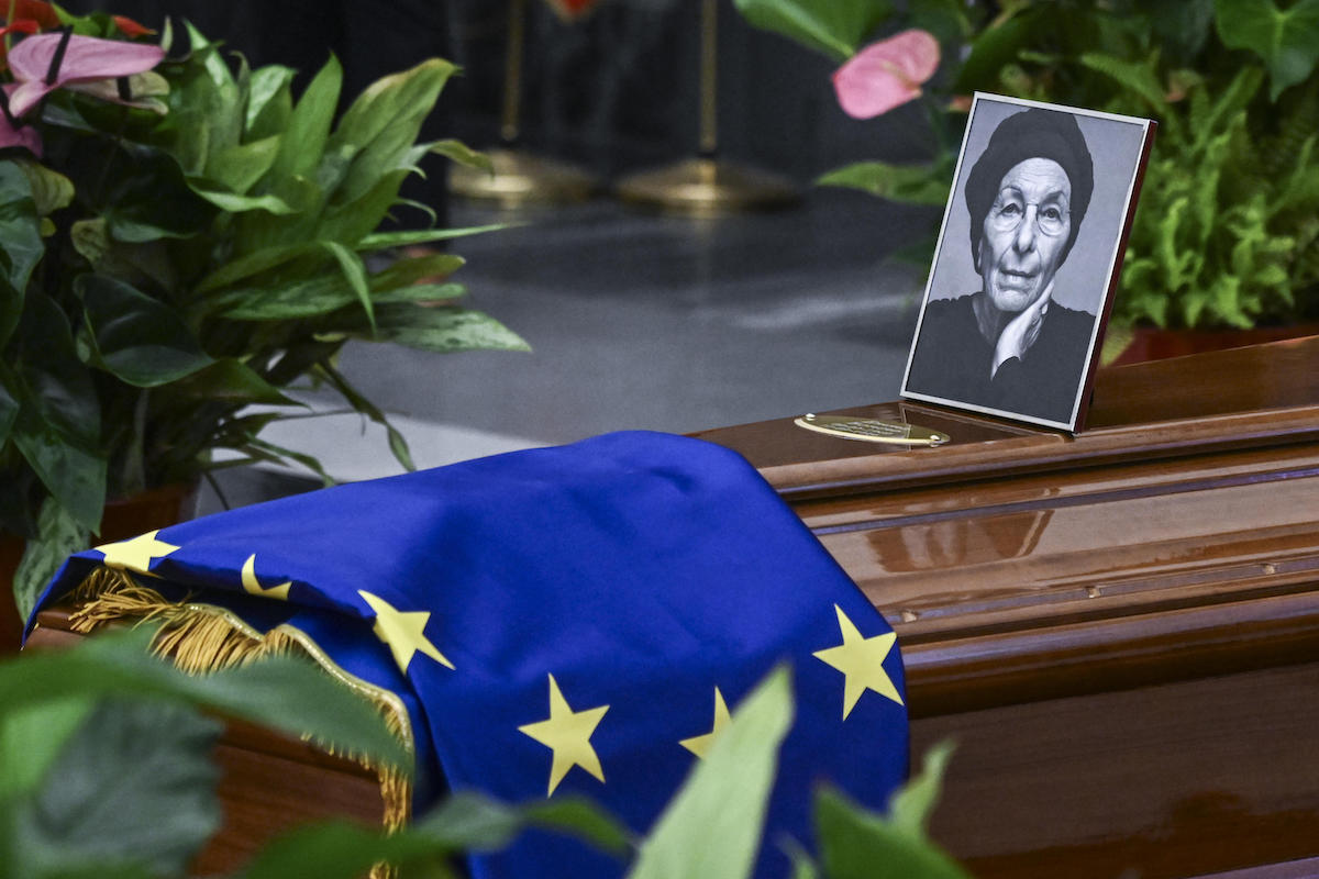 Le foto della camera ardente di Emma Bonino in Campidoglio, a Roma