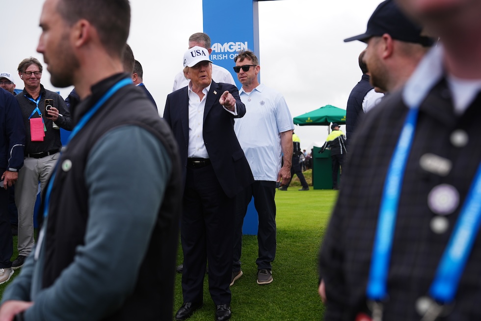 Donald Trump all'Irish Open golf tournament, che si svolge al Trump International Golf Links in Doonbeg, Irlanda, il 13 settembre 2026 (AP Photo/Julia Demaree Nikhinson)