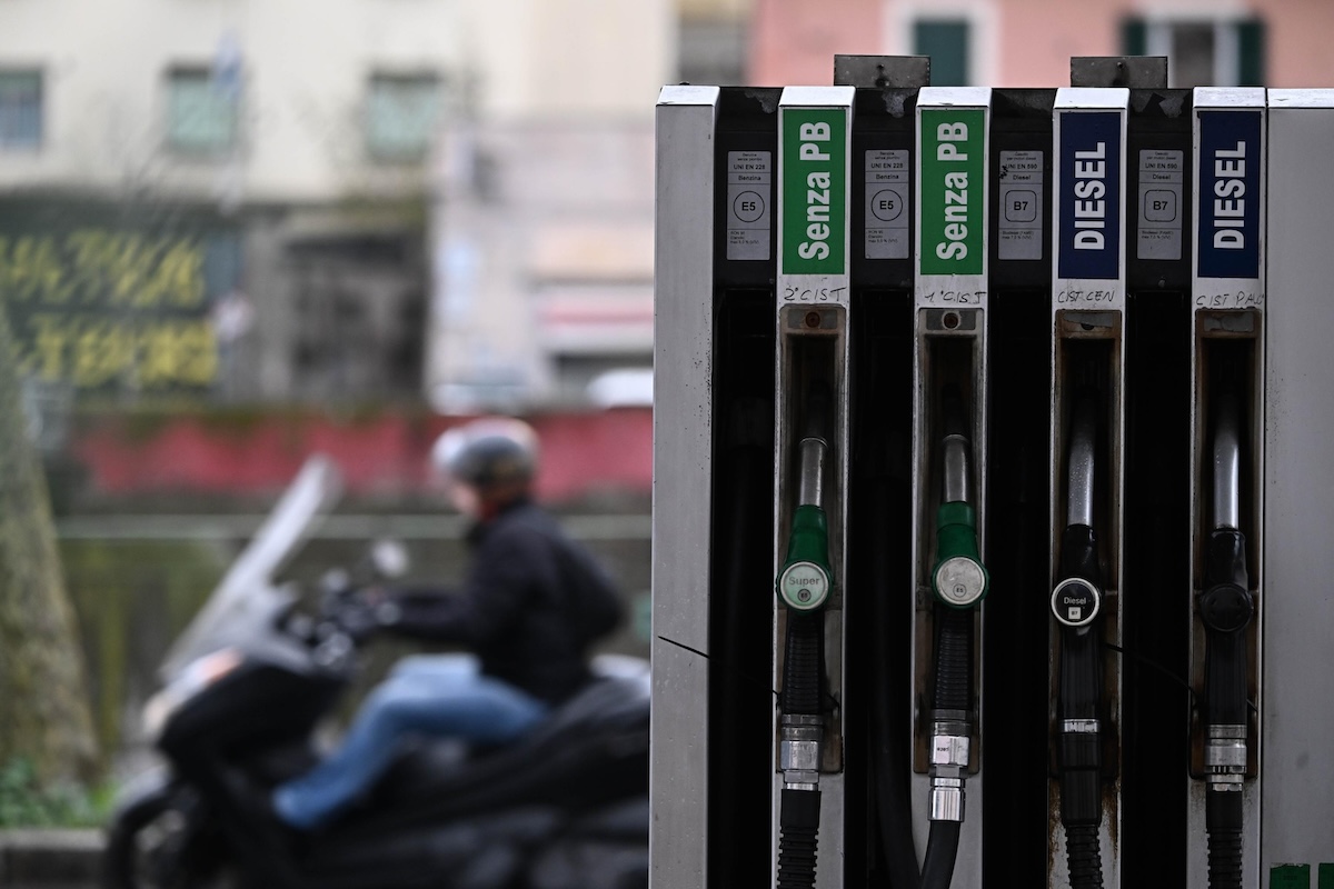 Il gasolio non è mai costato così tanto, la benzina ci va vicina
