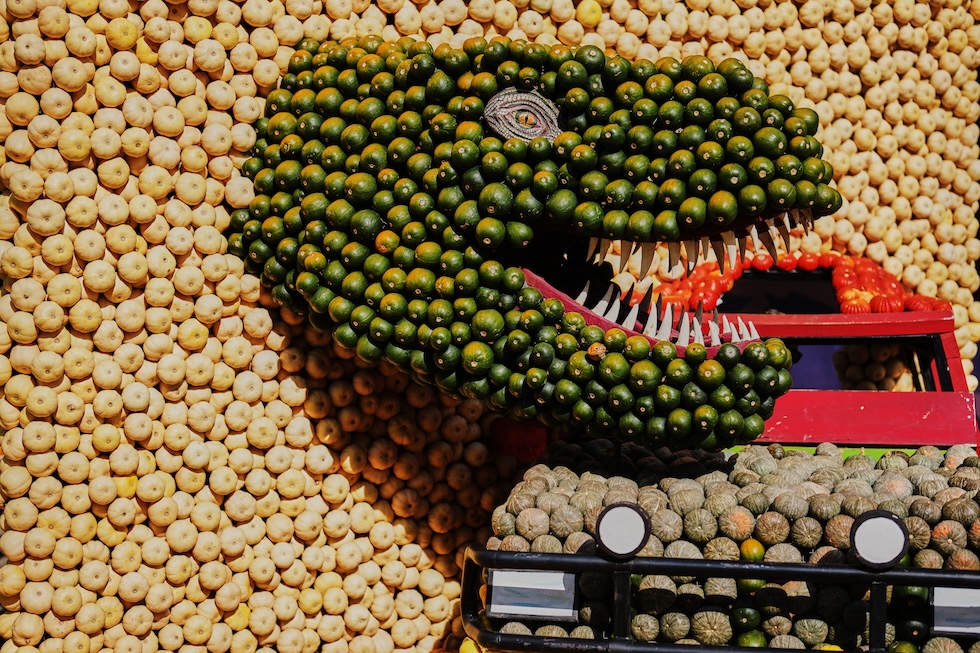 Una scena del film Jurassic Park realizzata con zucche e legno alla mostra "Pumpkin Goes to Hollywood" (AP Photo/Markus Schreiber)