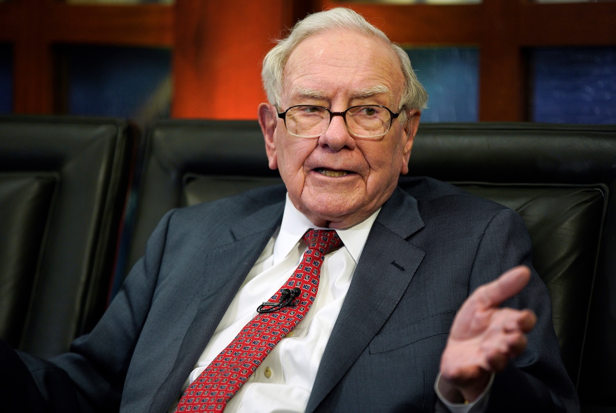 Warren Buffett si è dimesso da presidente della sua holding Berkshire Hathaway