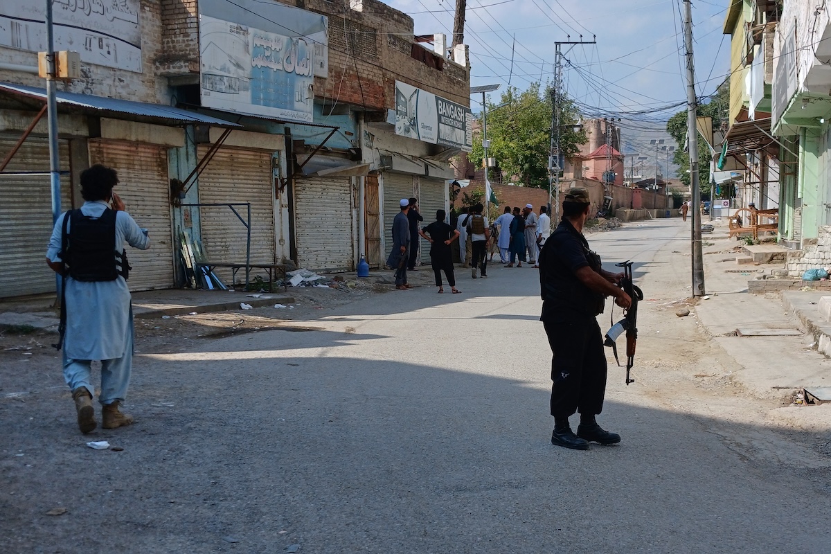 In Pakistan almeno 21 persone sono state uccise in un attacco contro la moschea di una stazione di polizia